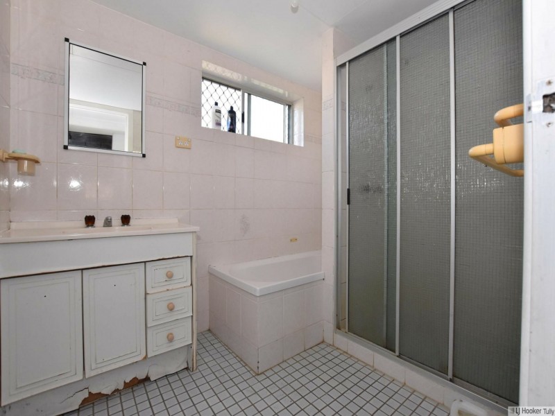 11 Murray Street, Tully QLD 4854