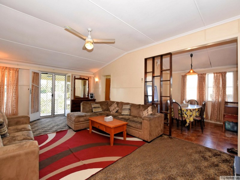 11 Murray Street, Tully QLD 4854