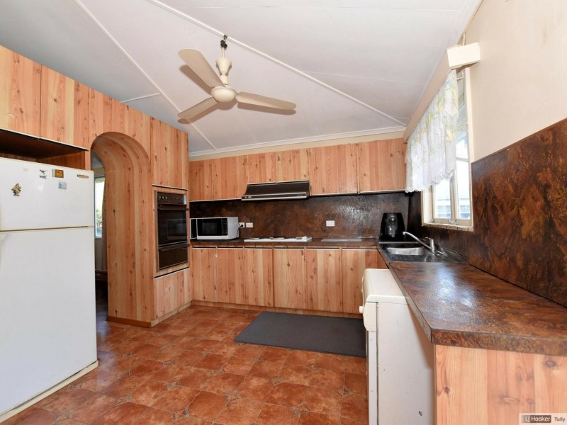 11 Murray Street, Tully QLD 4854