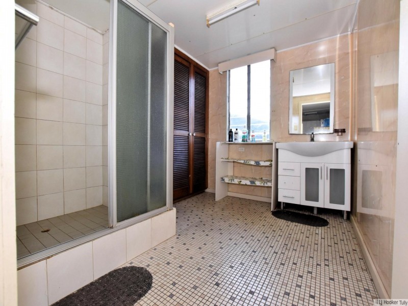 11 Murray Street, Tully QLD 4854