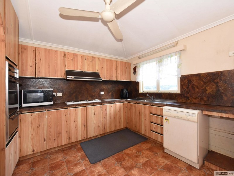 11 Murray Street, Tully QLD 4854