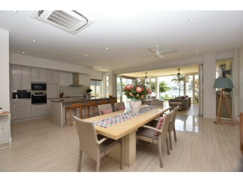 2/50 Kennedy Esplanade, South Mission Beach QLD 4852
