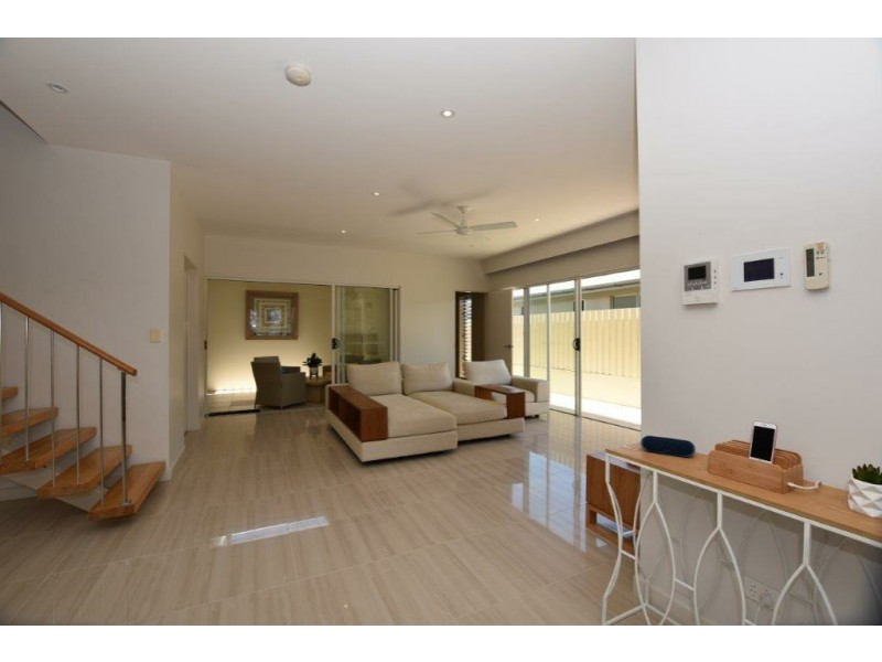 2/50 Kennedy Esplanade, South Mission Beach QLD 4852