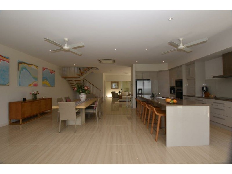 2/50 Kennedy Esplanade, South Mission Beach QLD 4852
