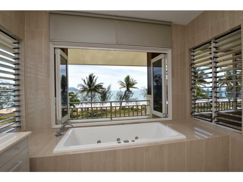 2/50 Kennedy Esplanade, South Mission Beach QLD 4852