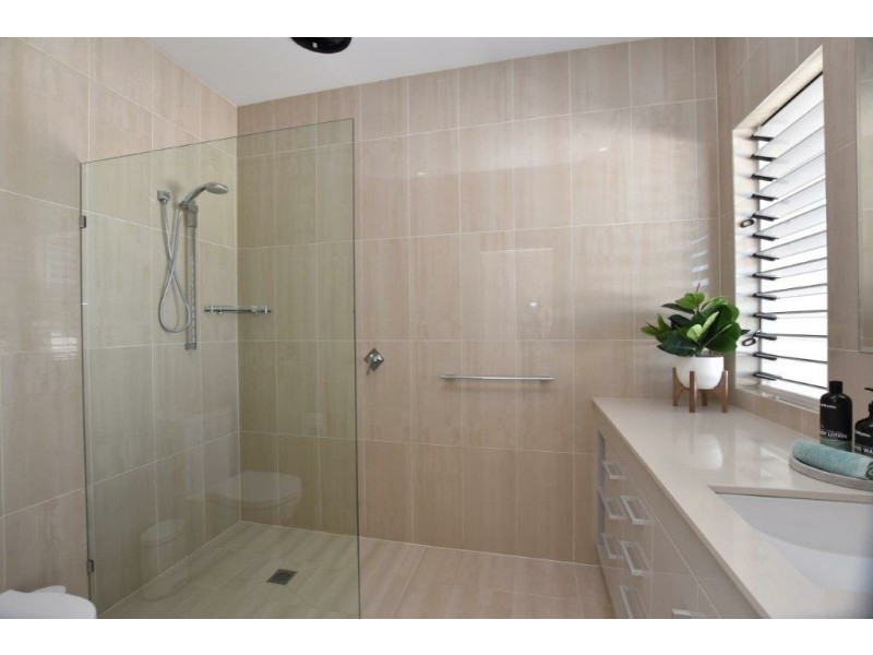 2/50 Kennedy Esplanade, South Mission Beach QLD 4852