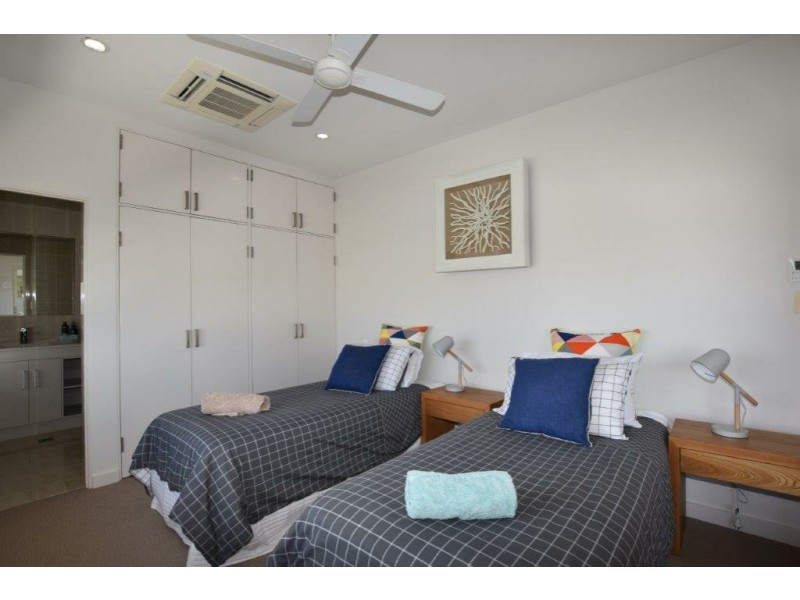 2/50 Kennedy Esplanade, South Mission Beach QLD 4852