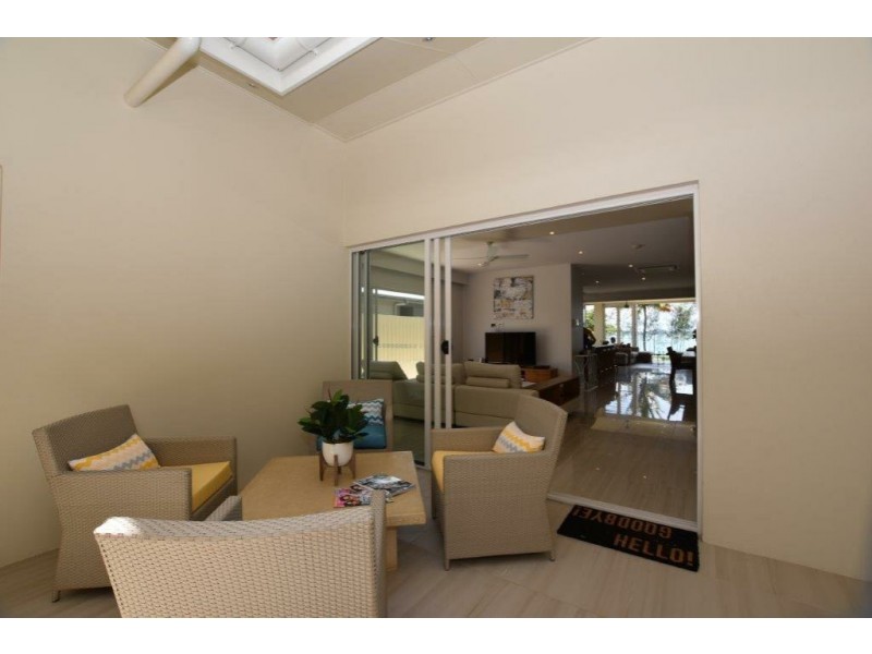 2/50 Kennedy Esplanade, South Mission Beach QLD 4852