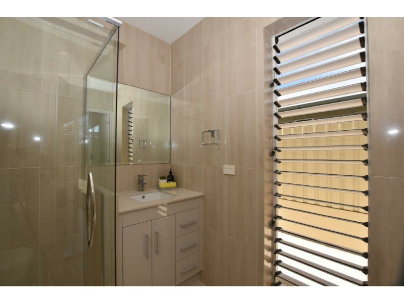 2/50 Kennedy Esplanade, South Mission Beach QLD 4852