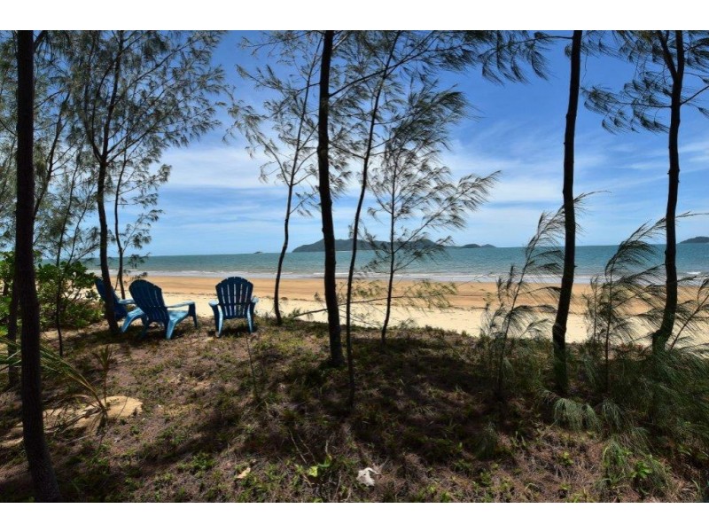 2/50 Kennedy Esplanade, South Mission Beach QLD 4852