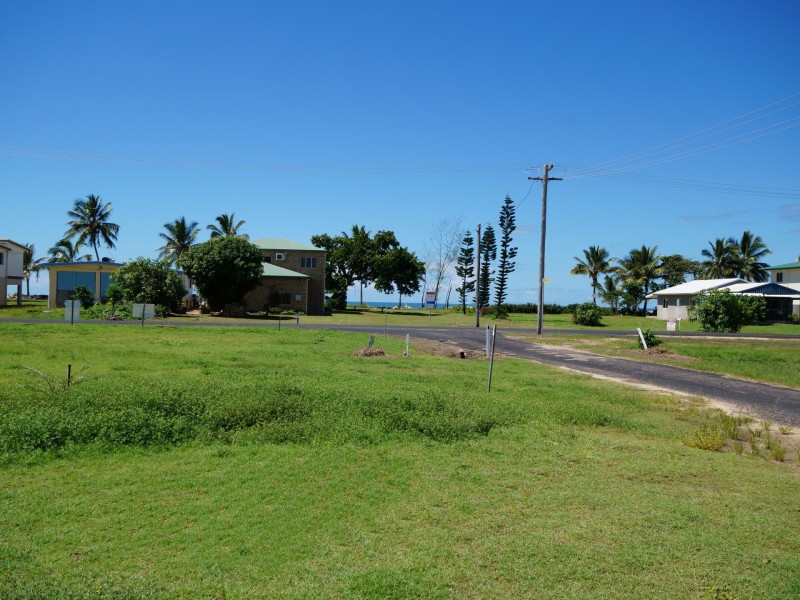 2 Costigan Street, Tully Heads QLD 4854