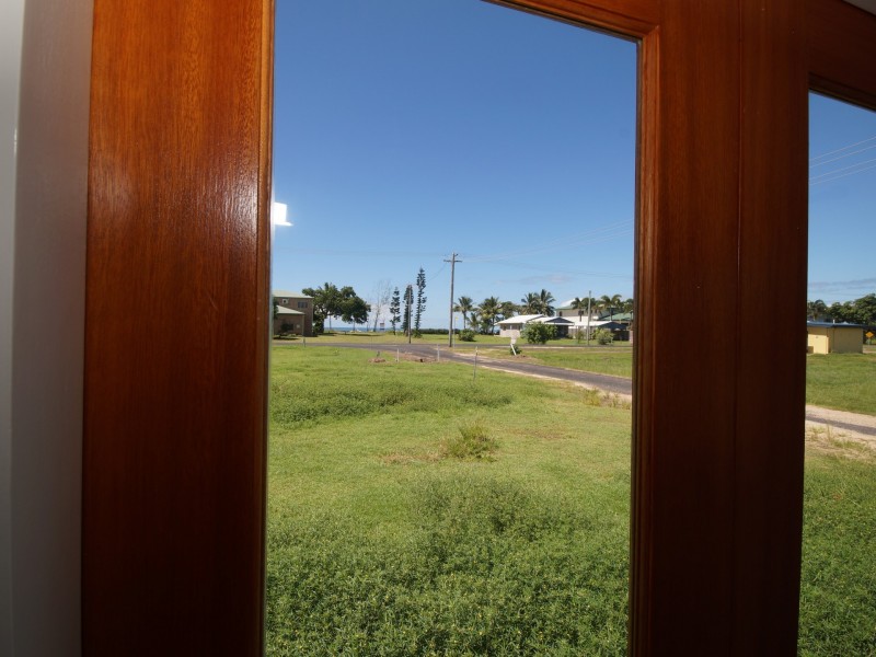 2 Costigan Street, Tully Heads QLD 4854