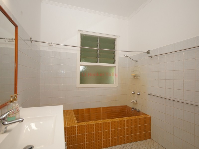 13 Plumb Street, Tully QLD 4854