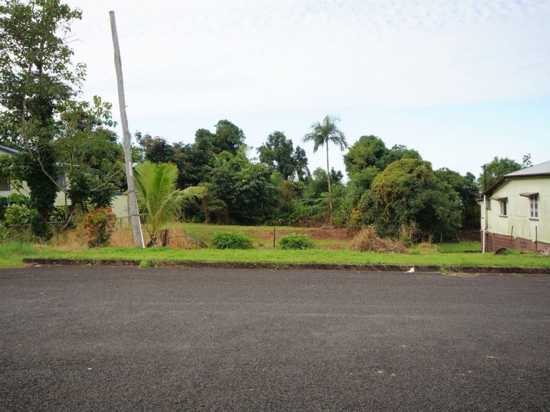18 Black Street, Tully QLD 4854
