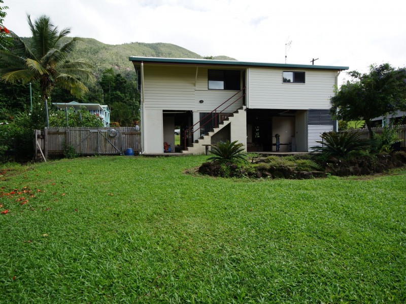 8 Brannigan Street, Tully QLD 4854