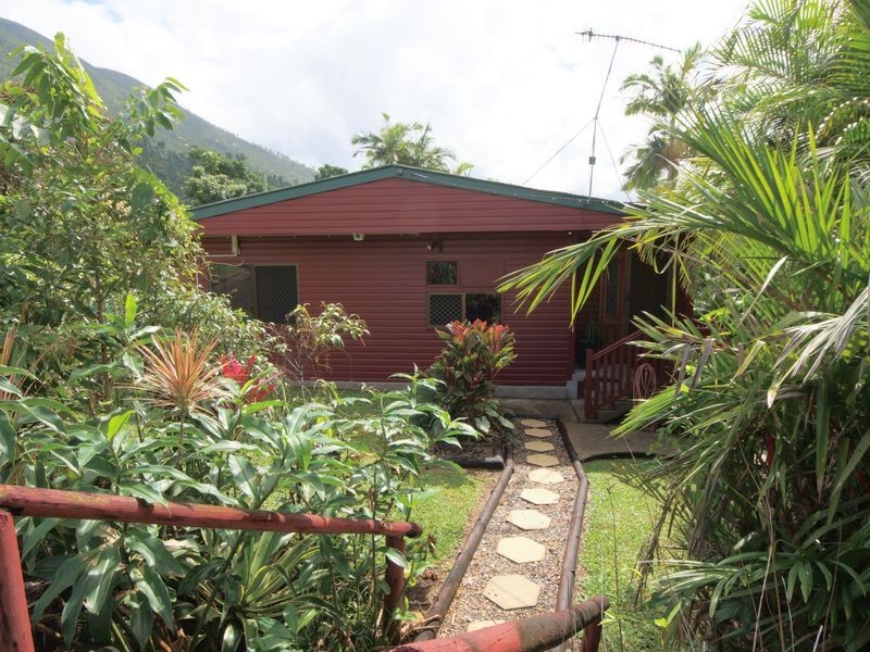 26 Hyatt Street, Tully QLD 4854