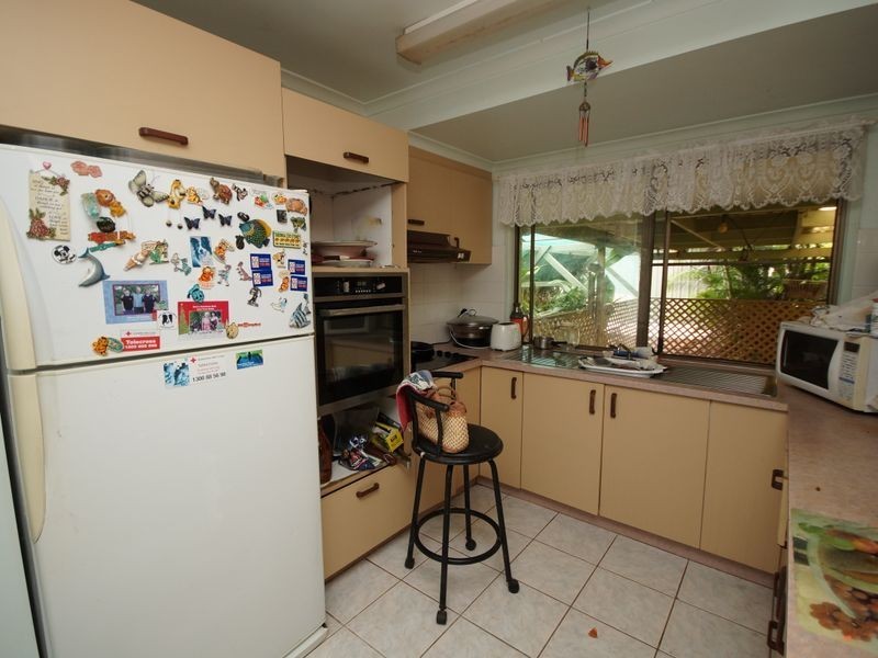 15 Melaleuca Drive, Tully Heads QLD 4854