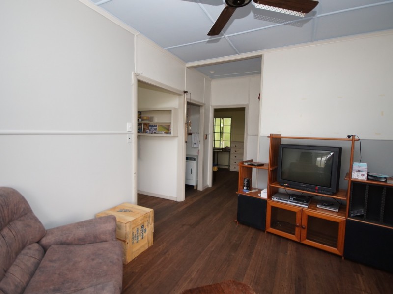 19 Hyatt Street, Tully QLD 4854