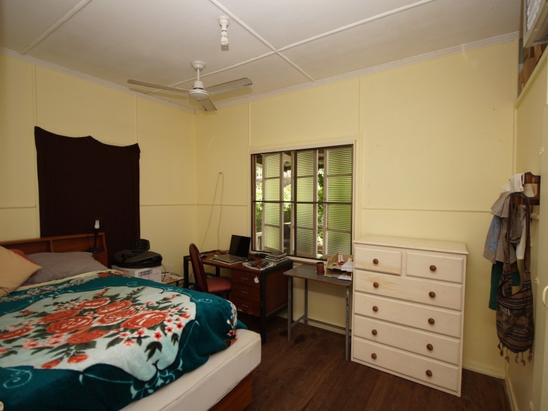 19 Hyatt Street, Tully QLD 4854