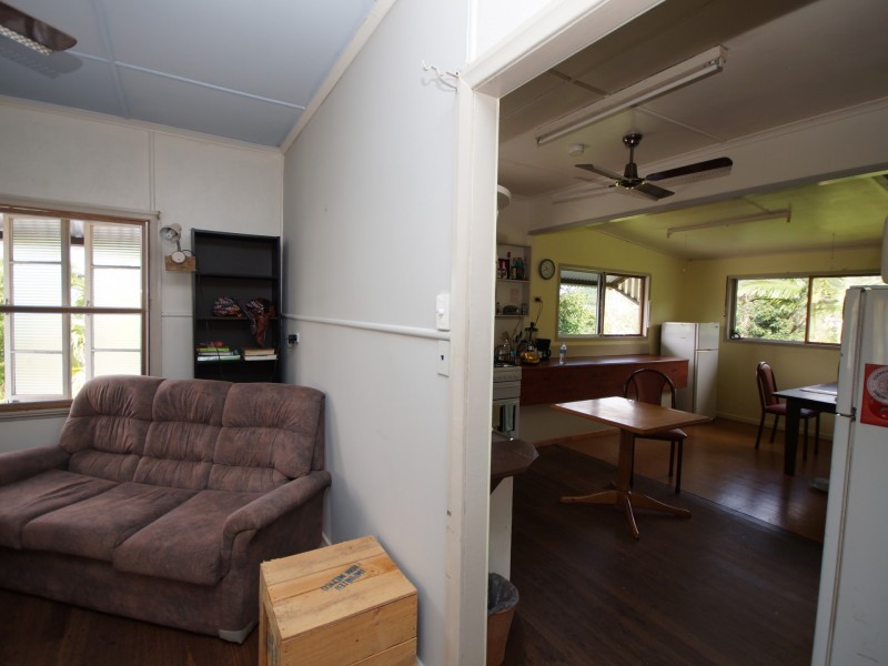 19 Hyatt Street, Tully QLD 4854
