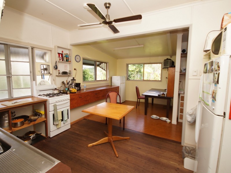 19 Hyatt Street, Tully QLD 4854