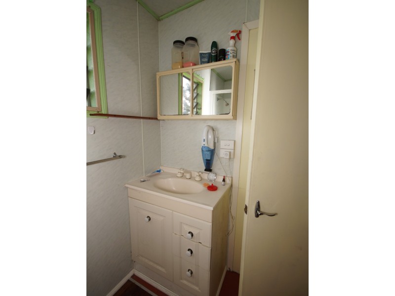 19 Hyatt Street, Tully QLD 4854