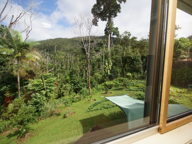 19 Hyatt Street, Tully QLD 4854