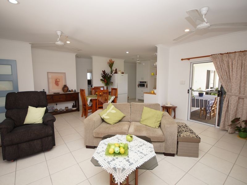 125 Taylor Street, Tully Heads QLD 4854