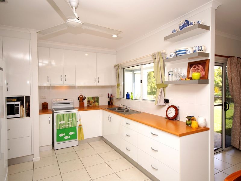 125 Taylor Street, Tully Heads QLD 4854