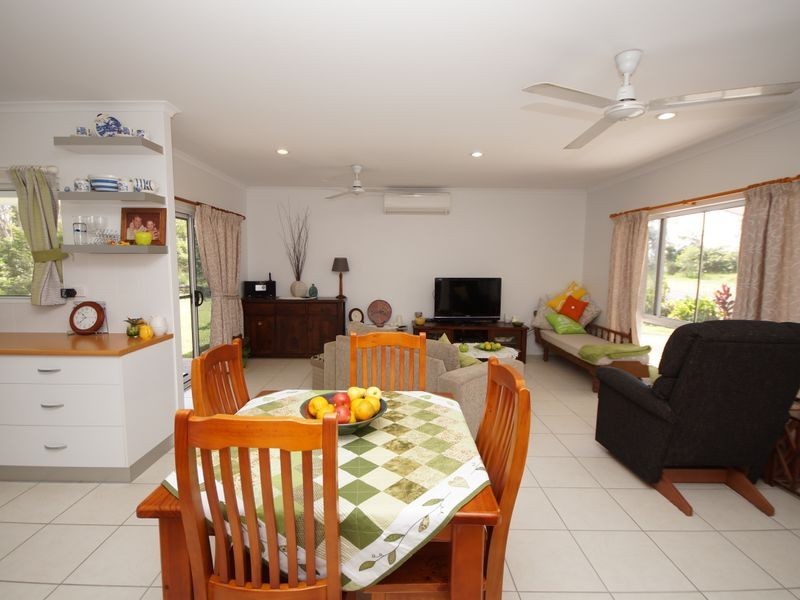 125 Taylor Street, Tully Heads QLD 4854