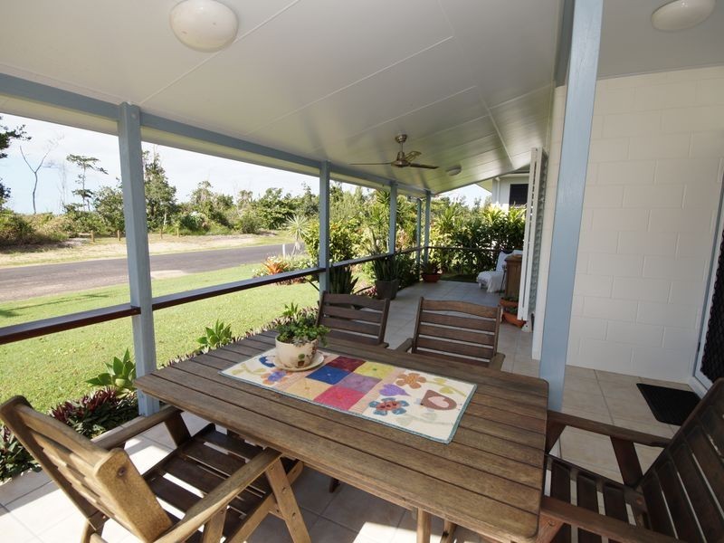 125 Taylor Street, Tully Heads QLD 4854