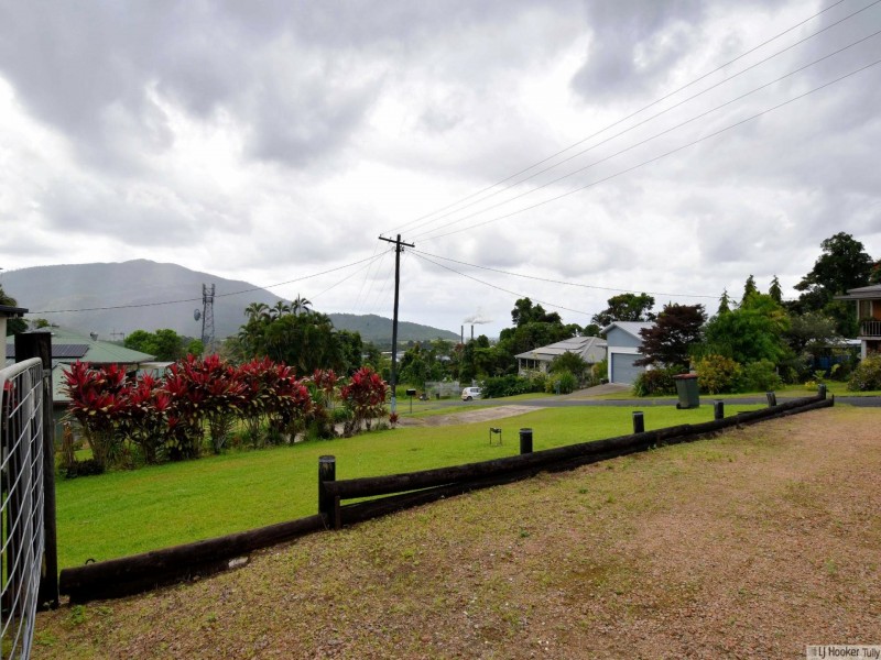 12 Briggs Street, Tully QLD 4854