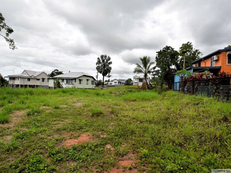 18 Black Street, Tully QLD 4854