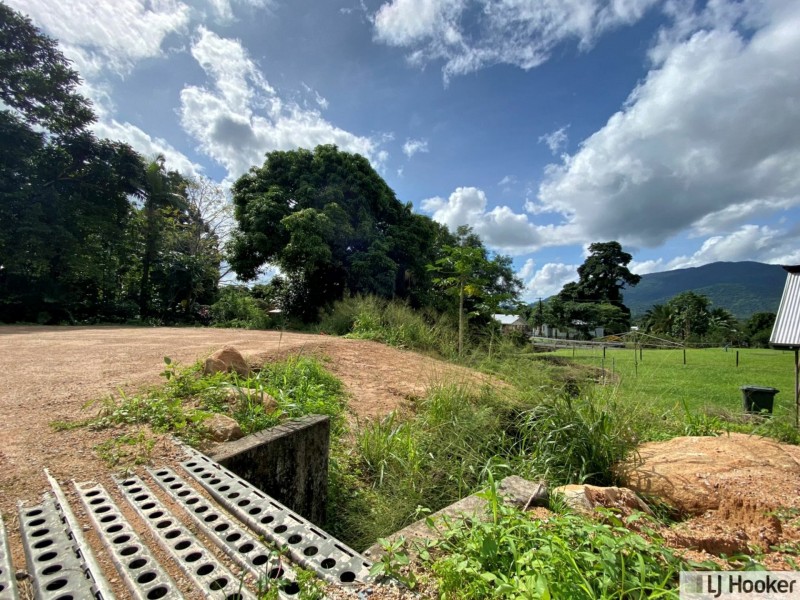 18 Black Street, Tully QLD 4854