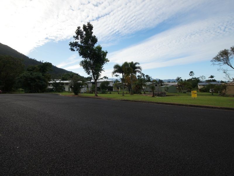 20 Henry Street, Tully QLD 4854