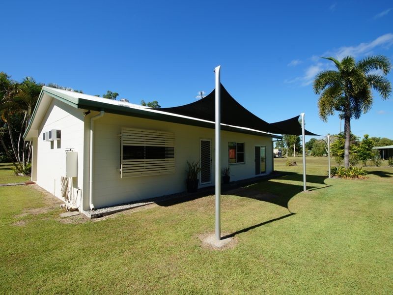 50 Paradise Palm Drive, Tully Heads QLD 4854