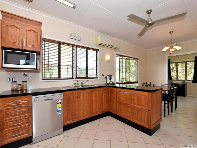 8 Murray Street, Tully QLD 4854