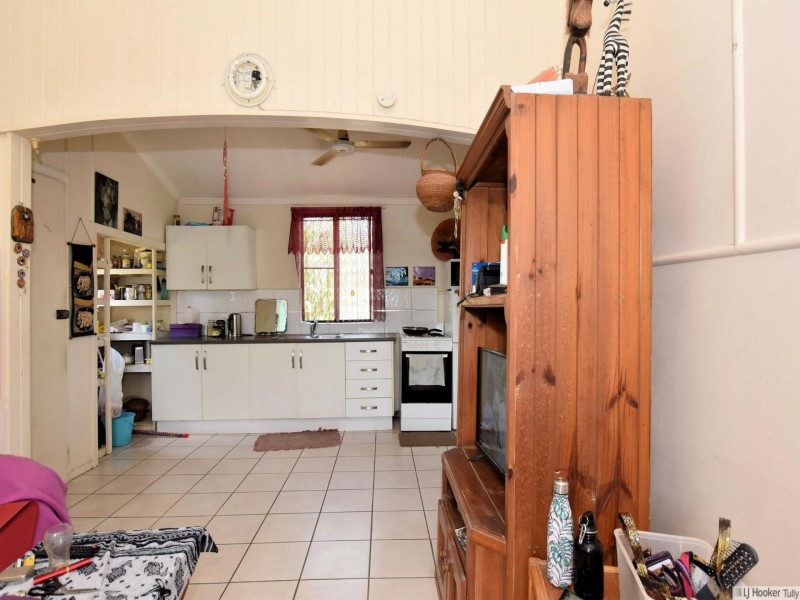 8 Murray Street, Tully QLD 4854