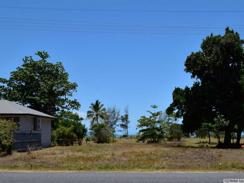 84 Taylor Street, Tully Heads QLD 4854
