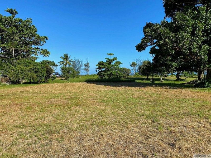84 Taylor Street, Tully Heads QLD 4854