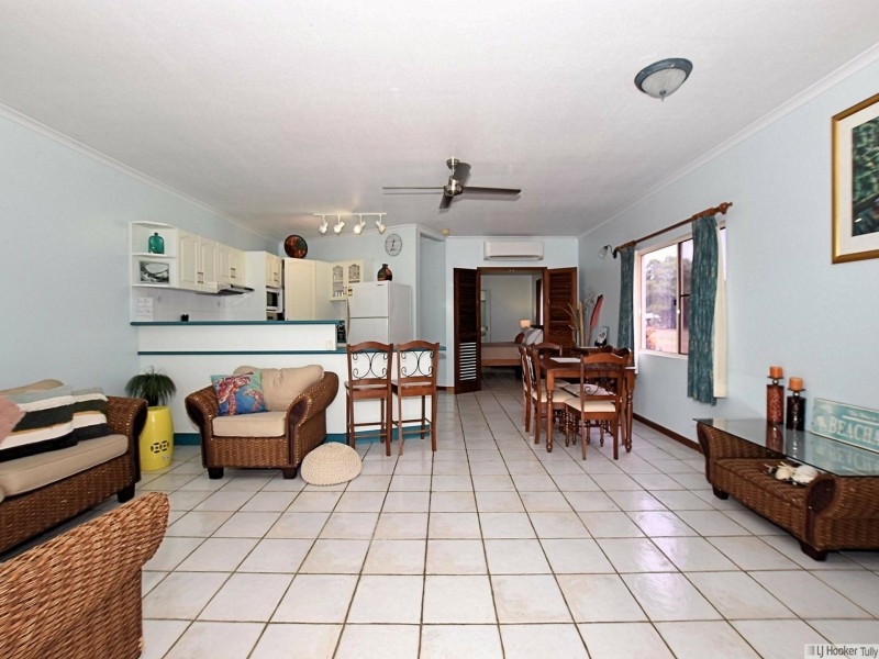 Unit 2/112 Kennedy Esplanade, South Mission Beach QLD 4852