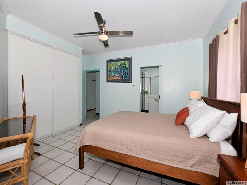 Unit 2/112 Kennedy Esplanade, South Mission Beach QLD 4852
