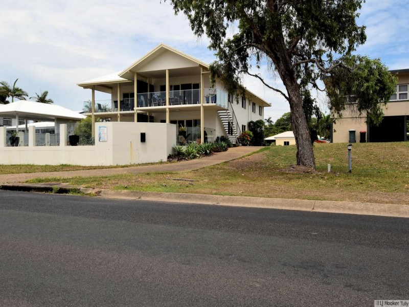 Unit 2/112 Kennedy Esplanade, South Mission Beach QLD 4852