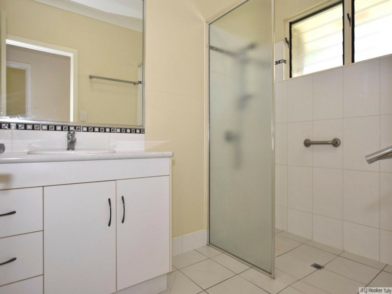 25 Pease Street, Tully QLD 4854