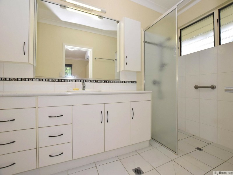 25 Pease Street, Tully QLD 4854