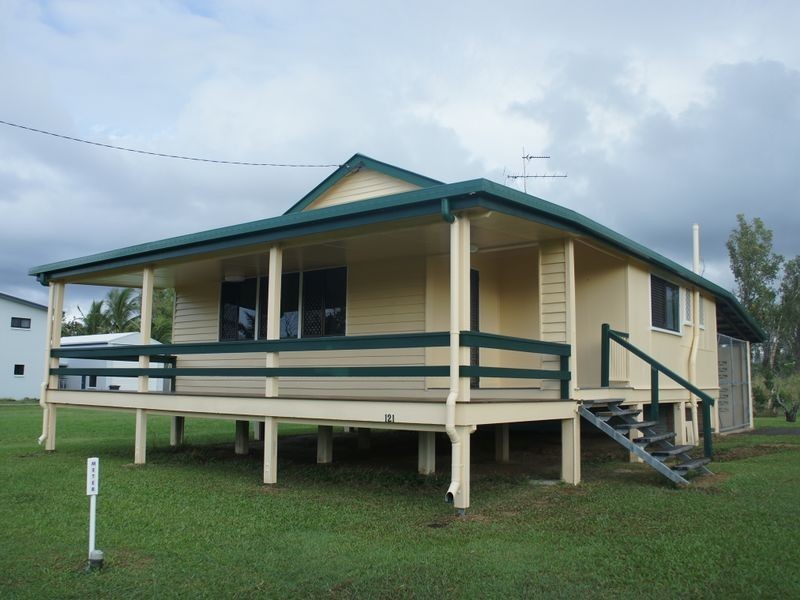 121 Taylor Street, Tully Heads QLD 4854