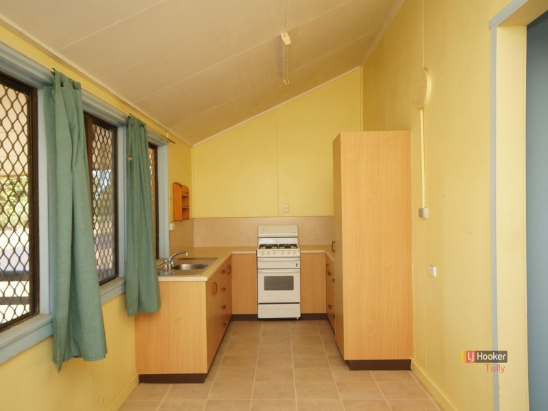 121 Taylor Street, Tully Heads QLD 4854