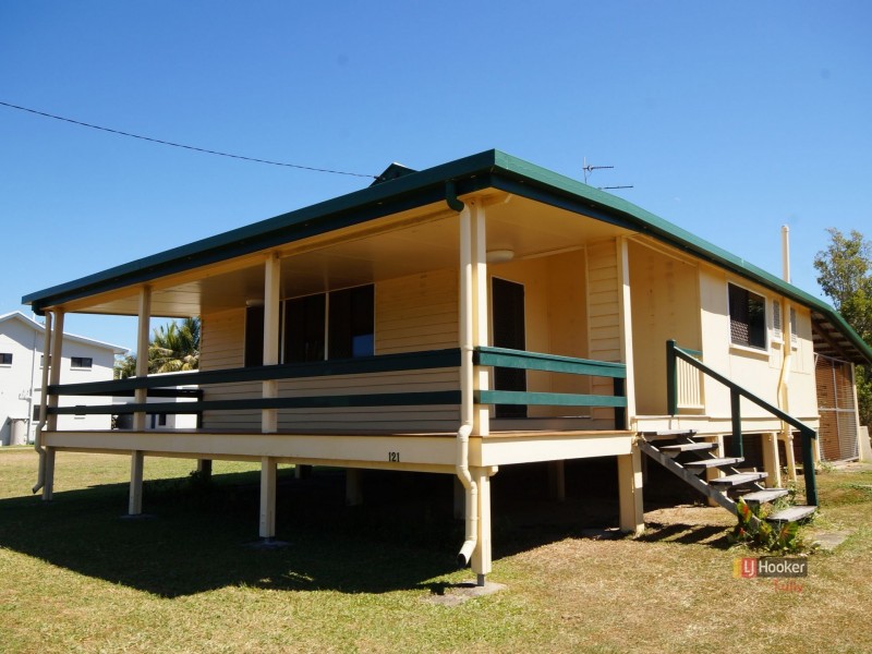 121 Taylor Street, Tully Heads QLD 4854