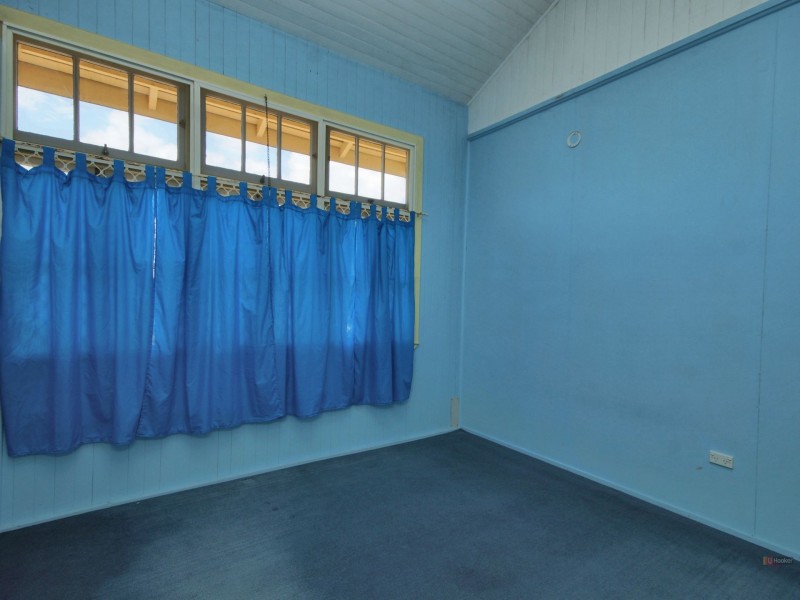 121 Taylor Street, Tully Heads QLD 4854