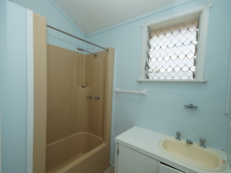 121 Taylor Street, Tully Heads QLD 4854